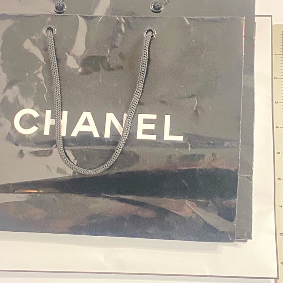 CHANEL Monochrome Shopping Bags - Picture 4 of 5